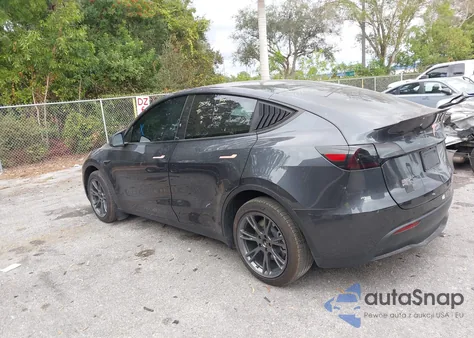 2025 Tesla Model Y Long Range Dual Motor Rear-Wheel Drive z USA, uszkodzony, nr VIN 7SAYGDED5SA374996